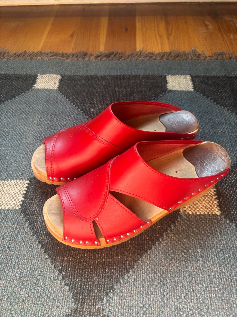 Red Leather Open-Toe Women's Clogs - Picture 2 of 6
